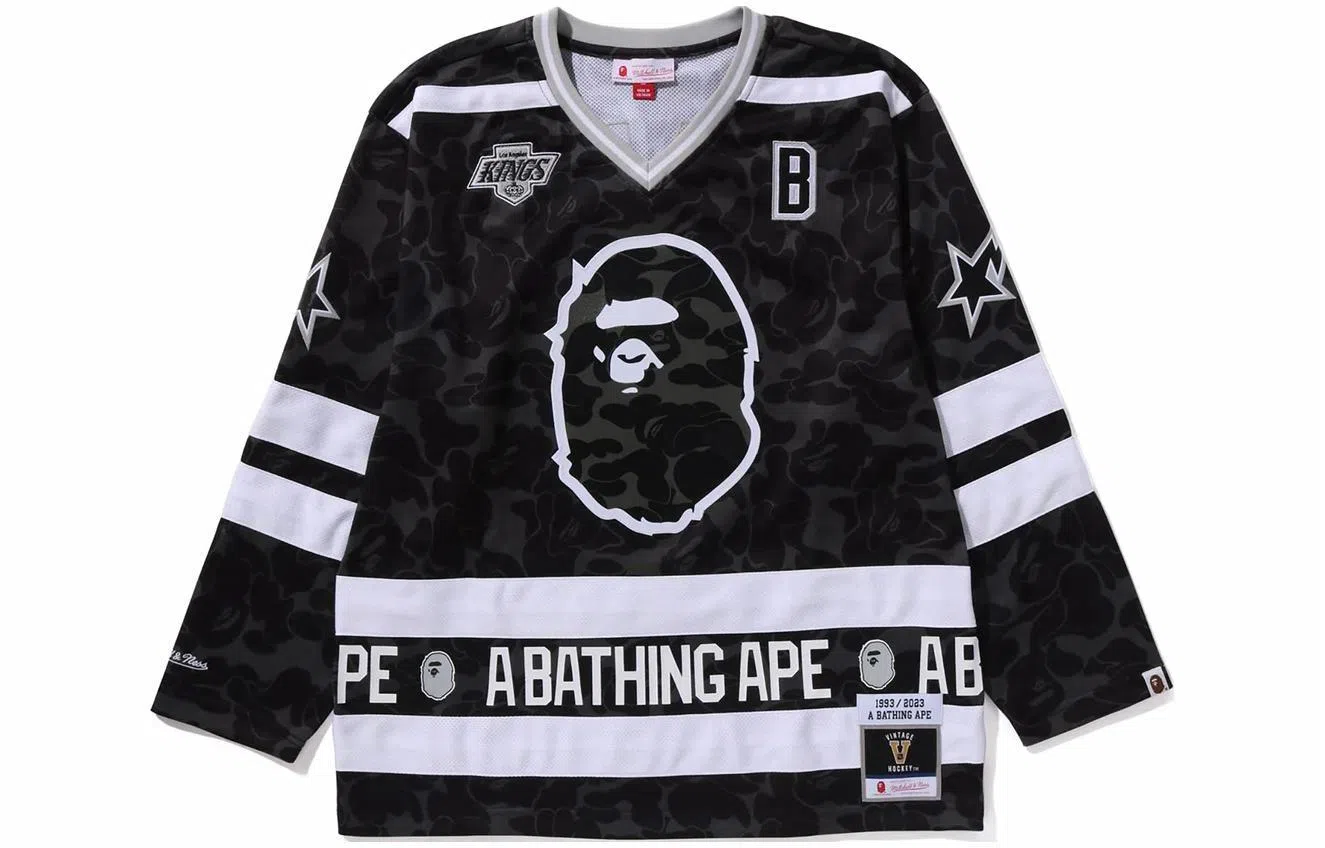 A BATHING APE x Mitchell Ness VT