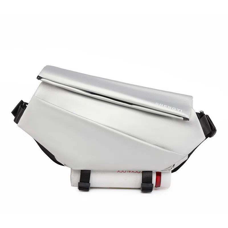 德力熊 机能机车挎包 牛津布 胸包 常规 男款 银色/灰色/黑色