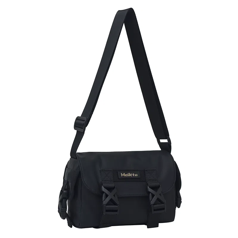 普乐威 小众质感潮流机车休闲百搭运动多功能轻便防水通勤斜 尼龙 水洗布 单肩斜挎包 男女同款情侣款 黑色