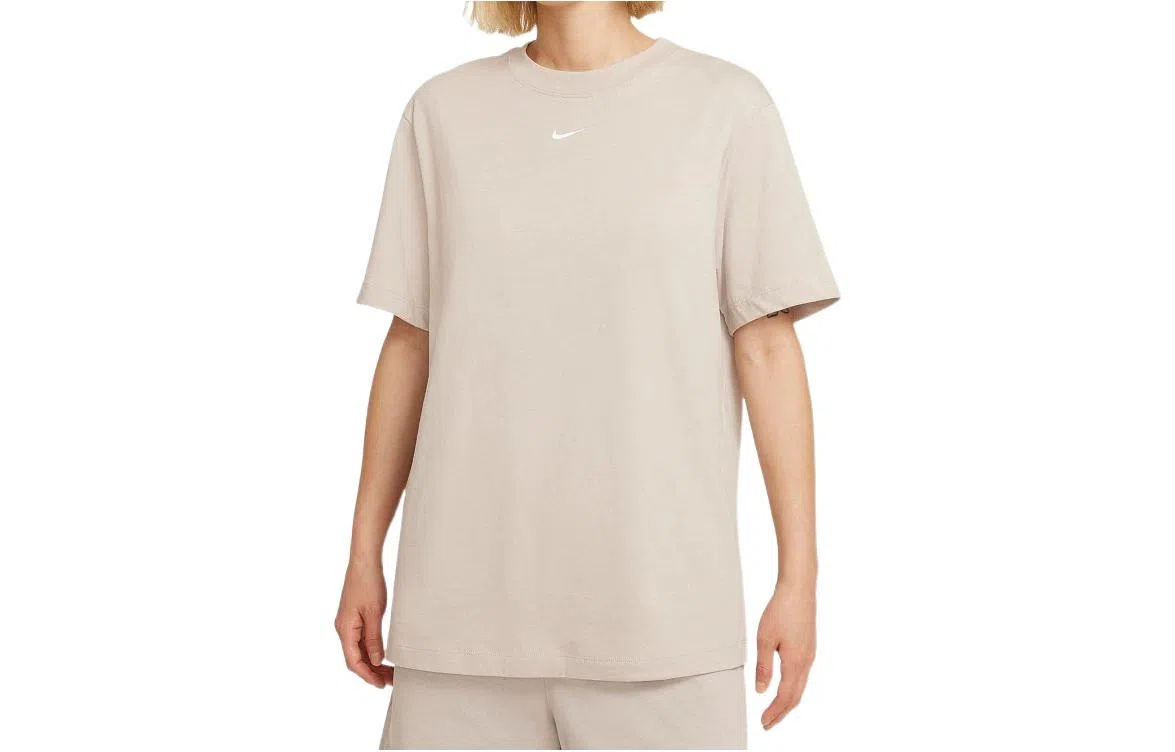 Nike Sportswear Essential Logo T