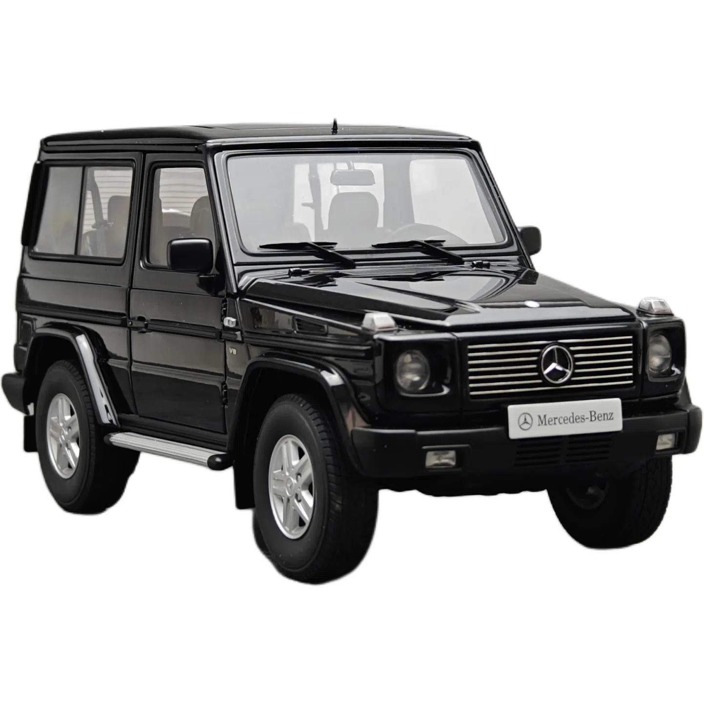 AUTOart 118 Benz G 500 1998 SWB