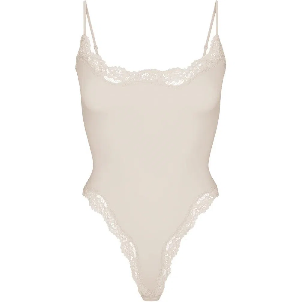SKIMS FITS EVERYBODY LACE CAMI BODYSUIT STONE