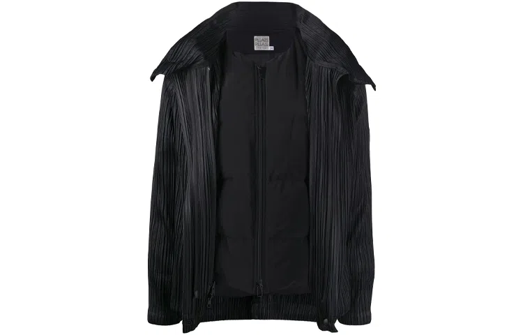 PLEATS PLEASE ISSEY MIYAKE