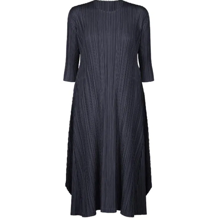 PLEATS PLEASE ISSEY MIYAKE