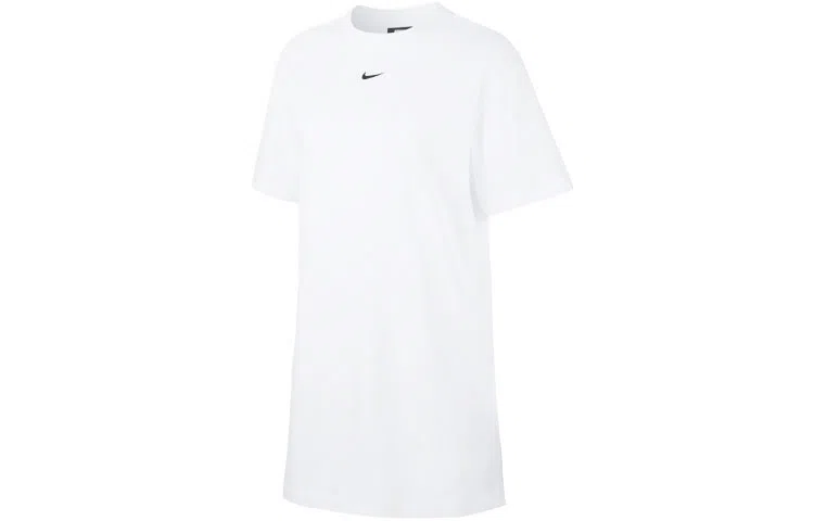 Nike Sportswear Essential Logo