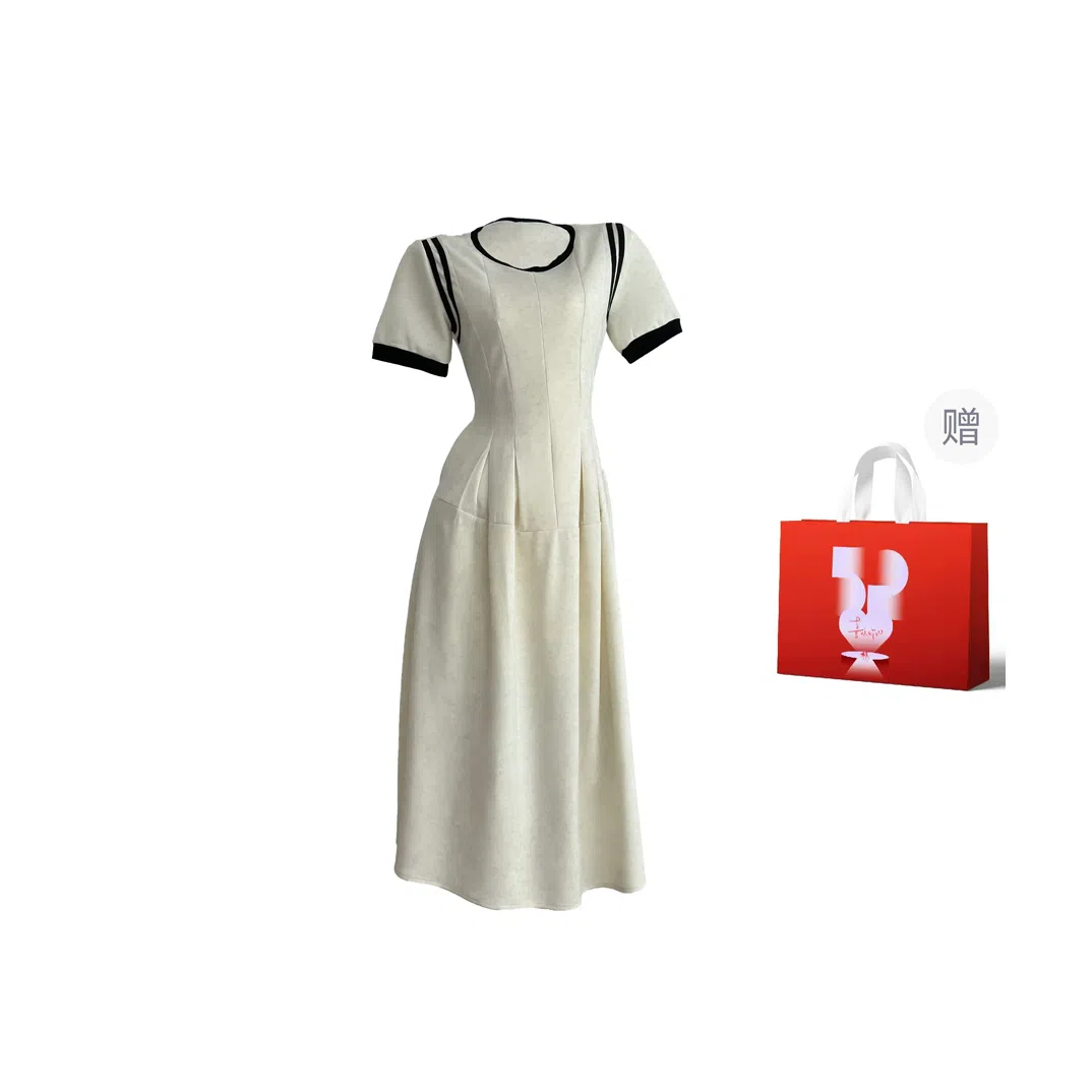 COMMA GIRL