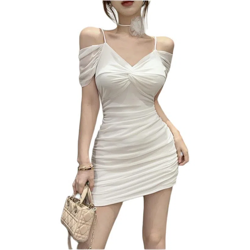 缪斯的诱惑 辣妹纯欲风性感露锁骨扭结设计包臀洋气短裙褶皱裙吊带连衣裙 女款