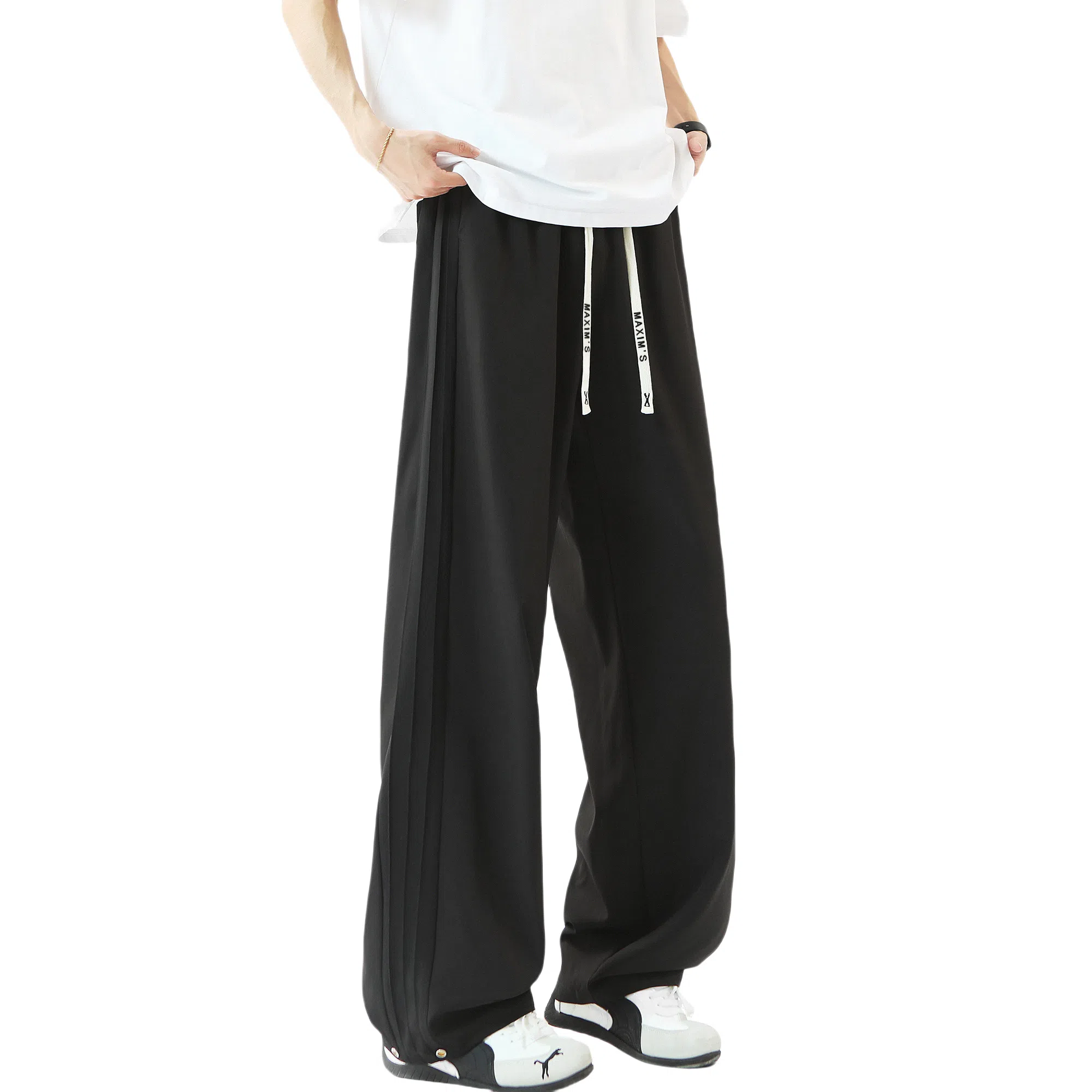 maxim's de paris vibe