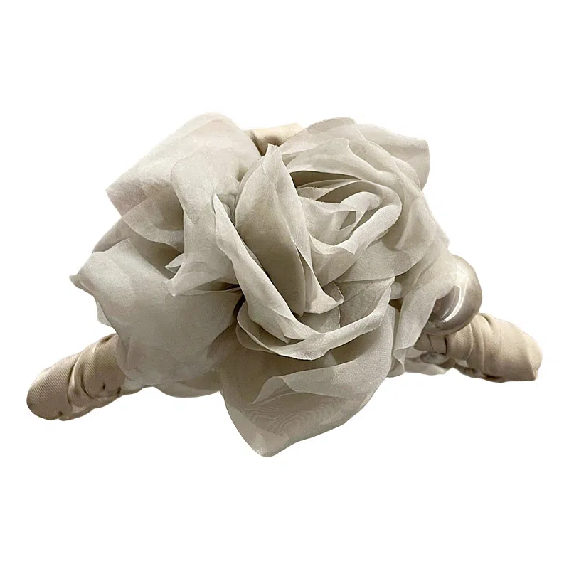 蒙妮 温柔山茶花朵珍珠抓夹 亚克力 发夹 女款