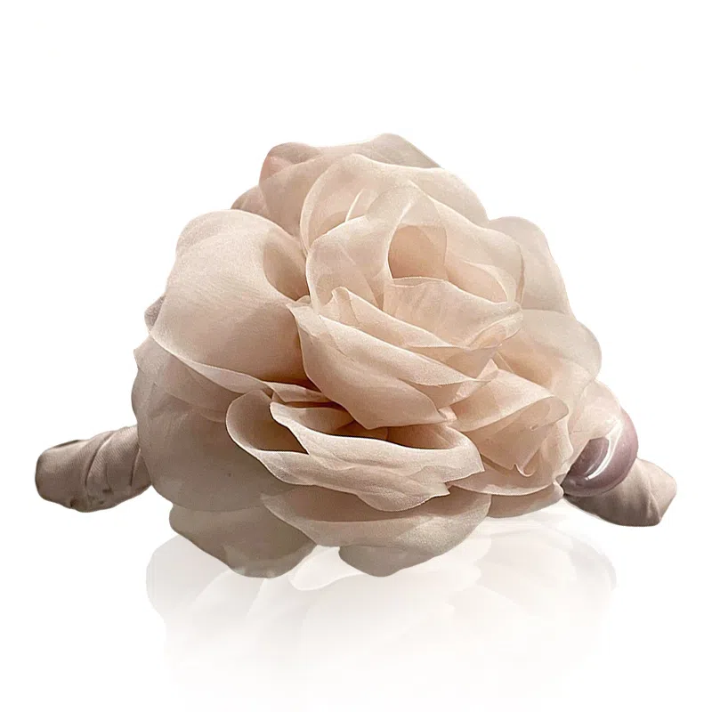 蒙妮 温柔山茶花朵珍珠抓夹 亚克力 发夹 女款