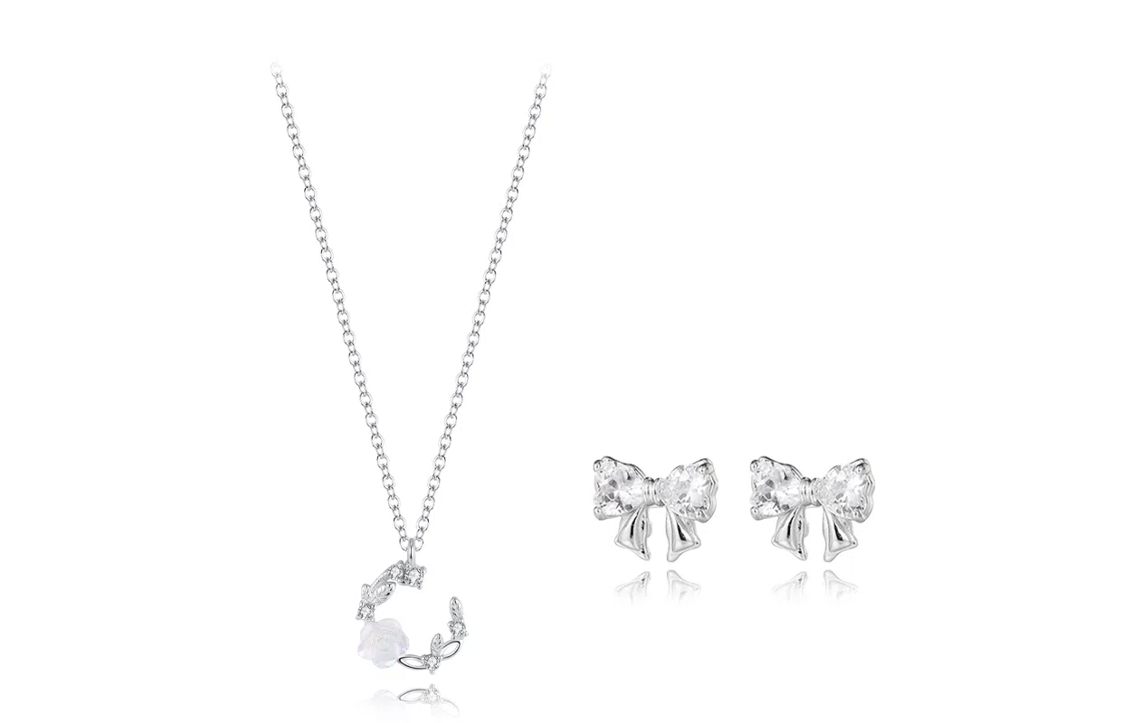 牧言 蝴蝶结山茶花套装 森系气质精致小众浪漫高级感 闪耀爱心花边在逃公主耳饰幻彩花朵弯月锁骨链璀璨爱心蓝蝶手饰 合金 耳钉 女款