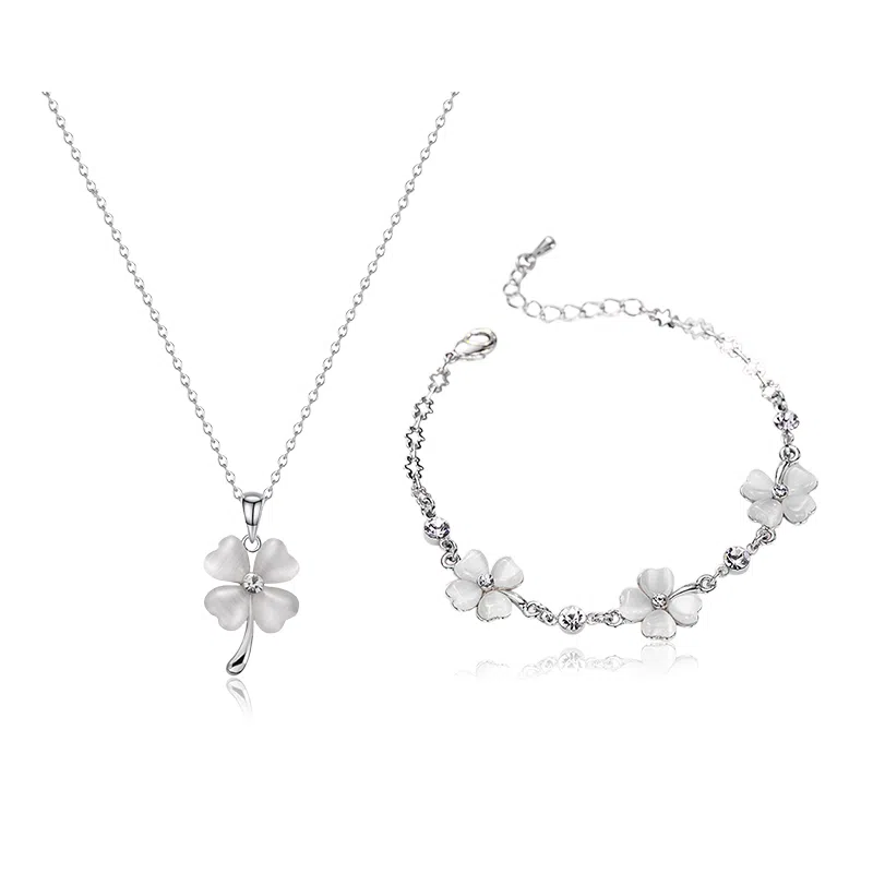 【幸运女神 I 请你发财！】 克兰茜 四叶草系列 浪漫精致甜美锁骨链 简约气质优雅心动日常百搭可调节手饰 玻璃猫眼 项链 女款