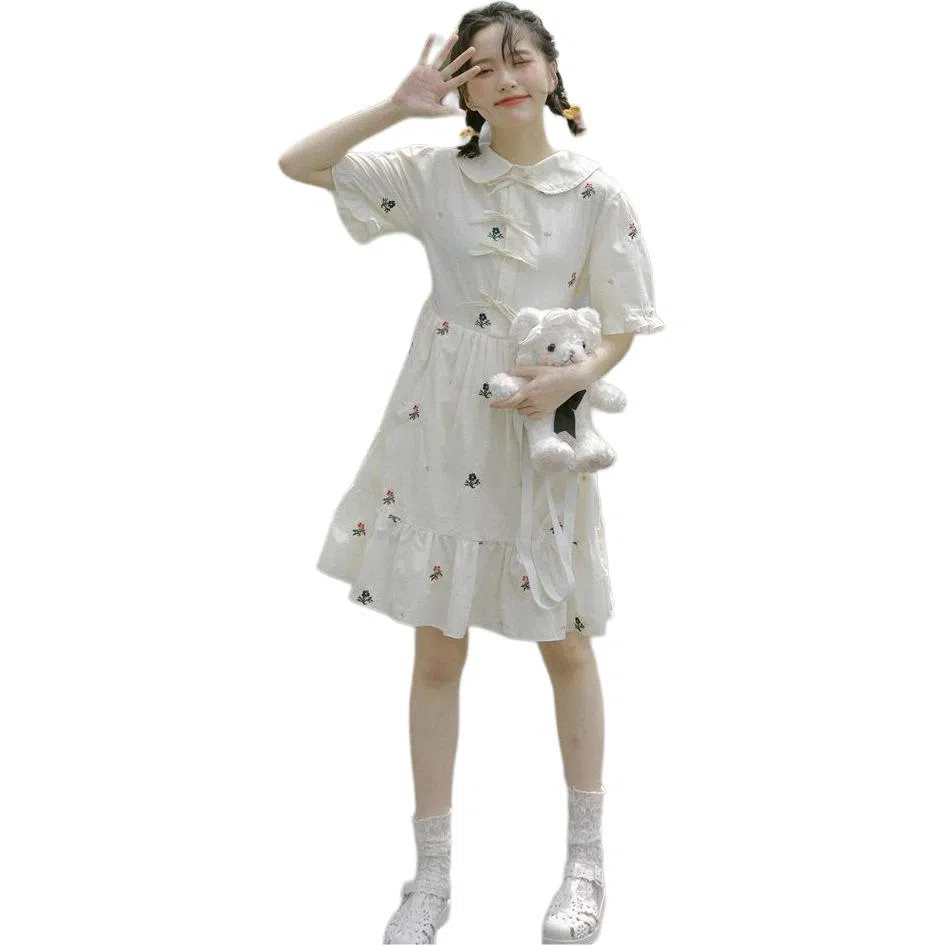 哒头下雨不愁 重工花朵刺绣浅杏色娃娃领荷叶边复古森系甜美短袖连衣裙 女款