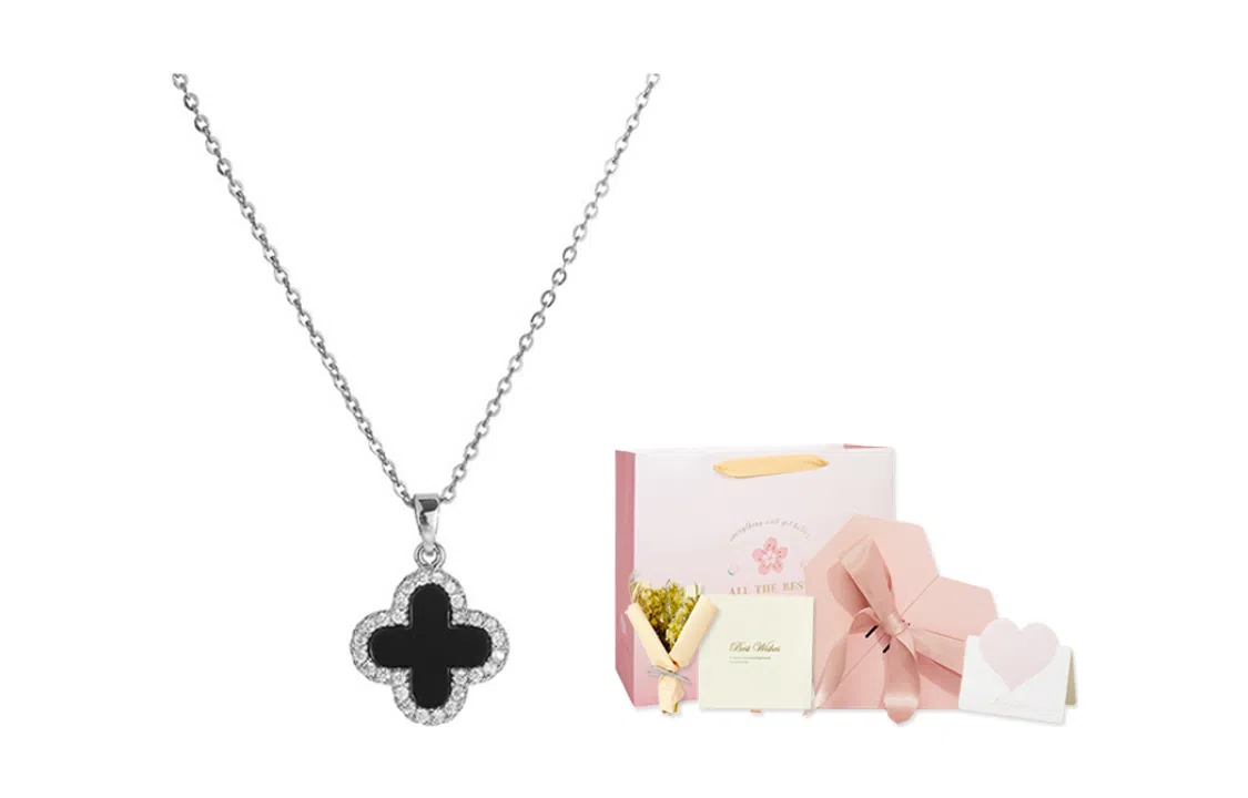 US8ACC Silver Clover Pendant Necklace
