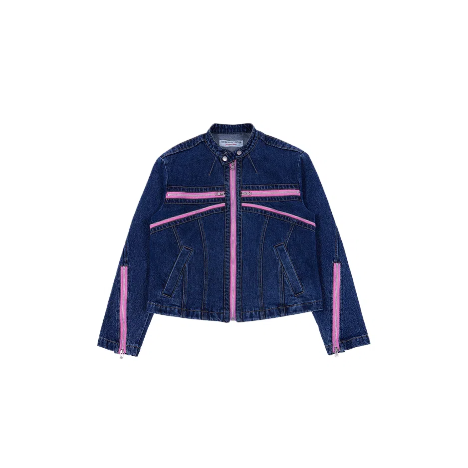 THE MUSEUM VISITOR 23AUTUMN