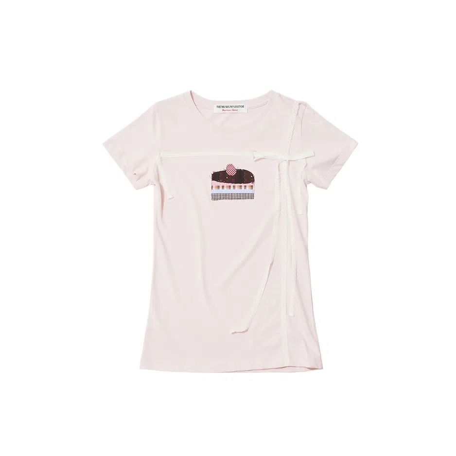 THE MUSEUM VISITOR CHOCOLATE CAKE T