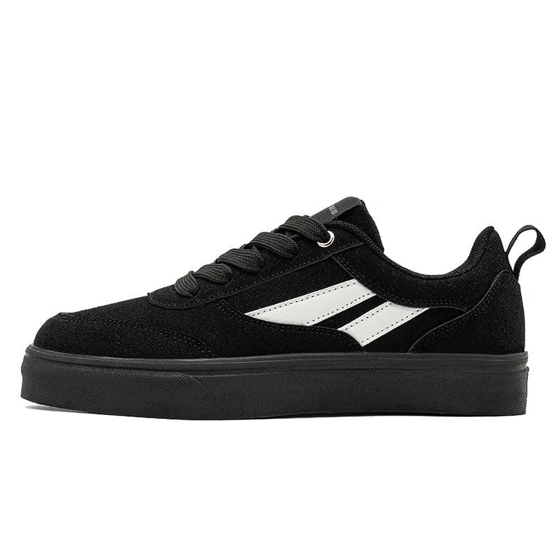 N6K8 Low Top Sneakers