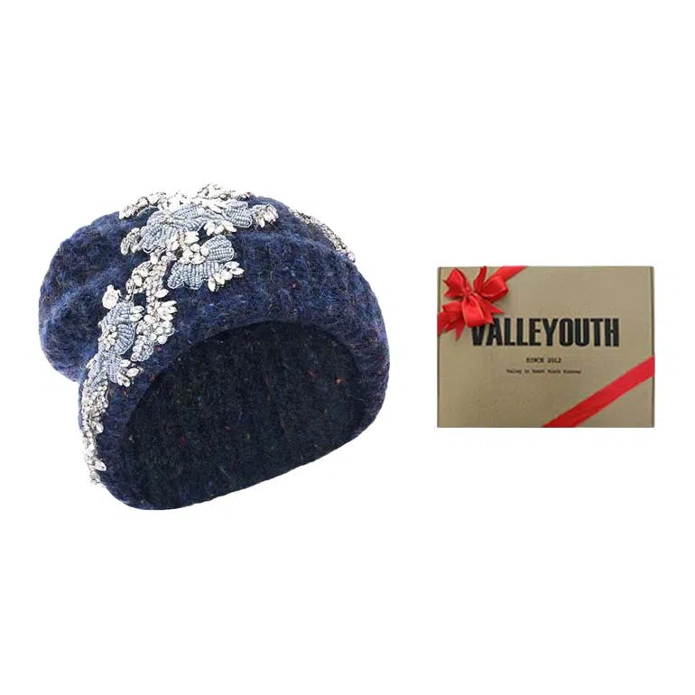 VALLEYOUTH Xinghu Vintage Rhinestone Embroidery Knit Hat
