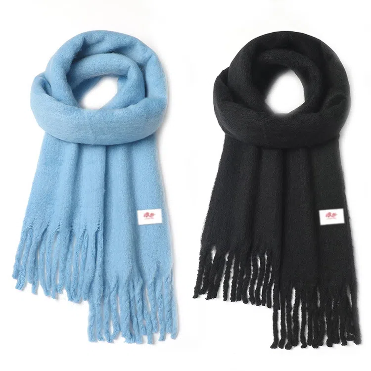 【文艺出片】 浪莎 超有氛围感加厚纯色马海毛围脖百搭流苏设计保暖披肩 心动礼盒装 聚酯纤维 绒线围巾 男女同款情侣款