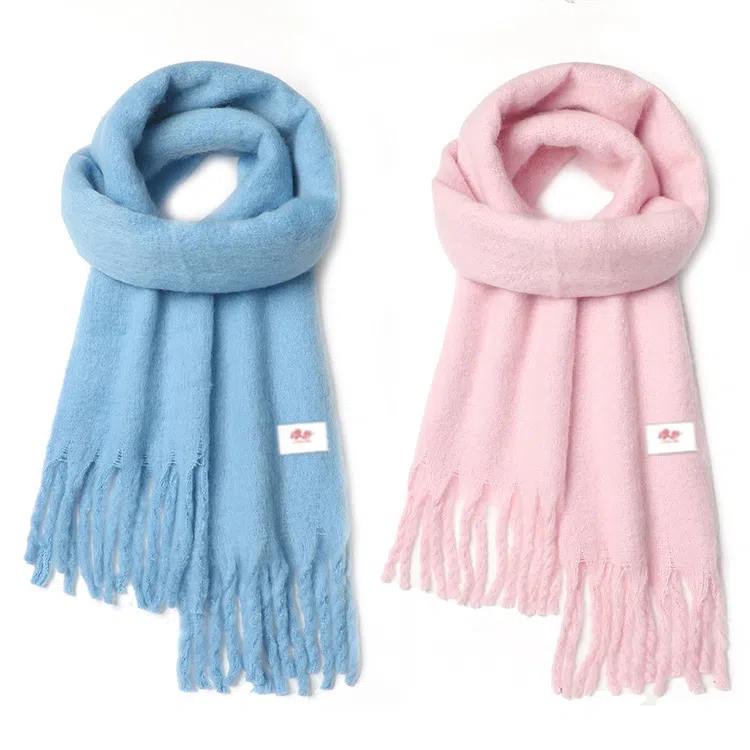 【文艺出片】 浪莎 超有氛围感加厚纯色马海毛围脖百搭流苏设计保暖披肩 心动礼盒装 聚酯纤维 绒线围巾 男女同款情侣款