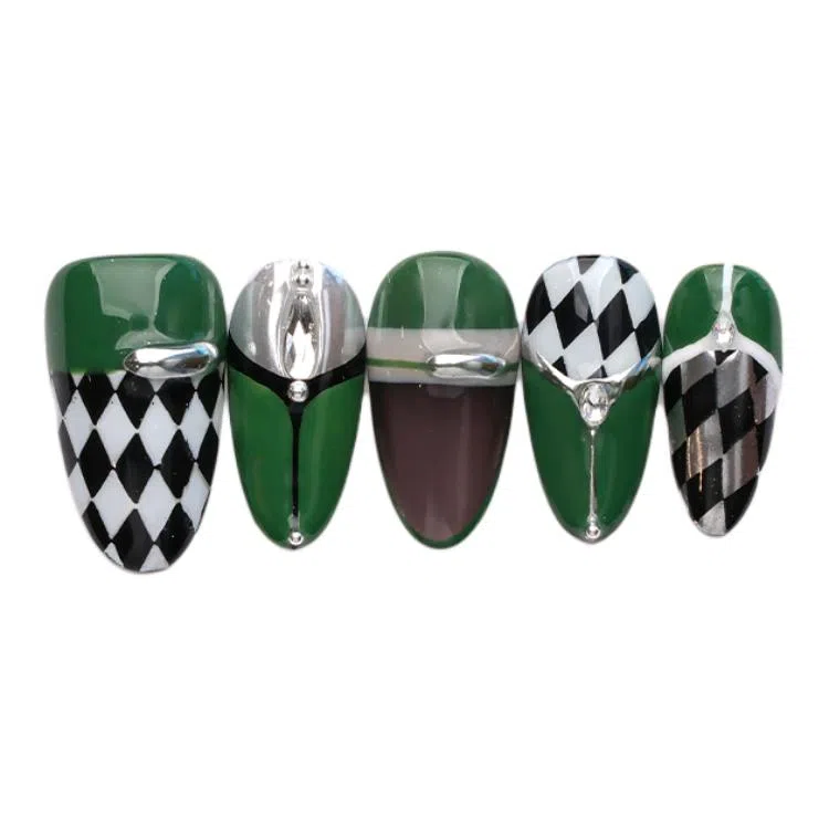 QUEENYARD Poker Face