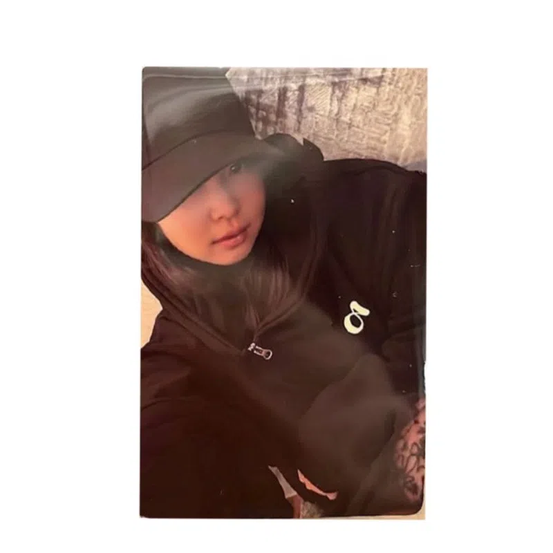 YG Entertainment JENNIE ZEN SERIF