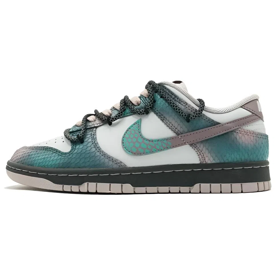 Nike Dunk Low SE "Medium Ash"