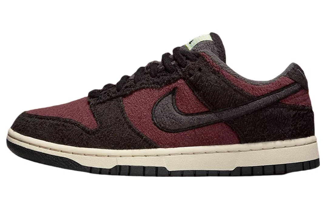 Nike Dunk Low SE Burgundy