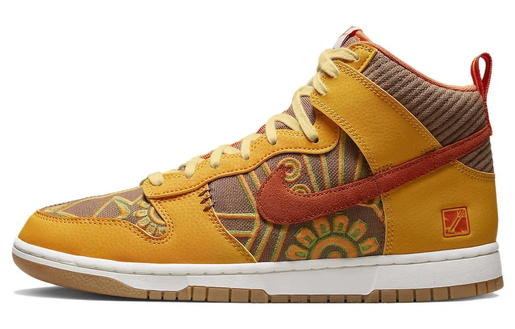 Nike Dunk "Somos Familia" Brown