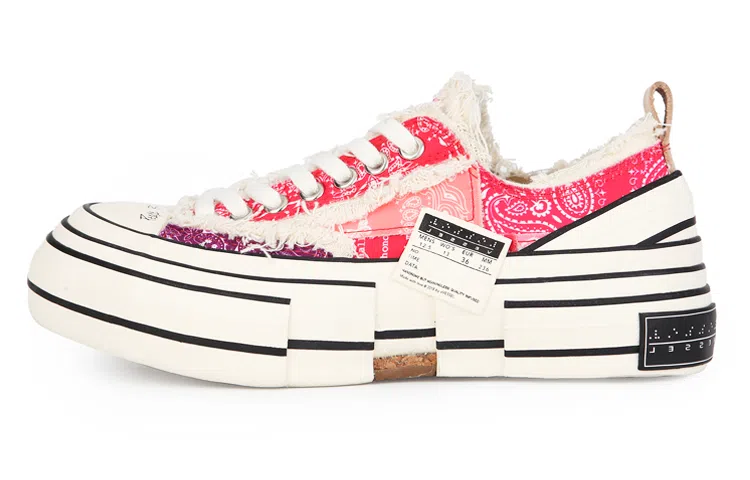 xVESSEL G.O.P. Valentine Paisleys Red