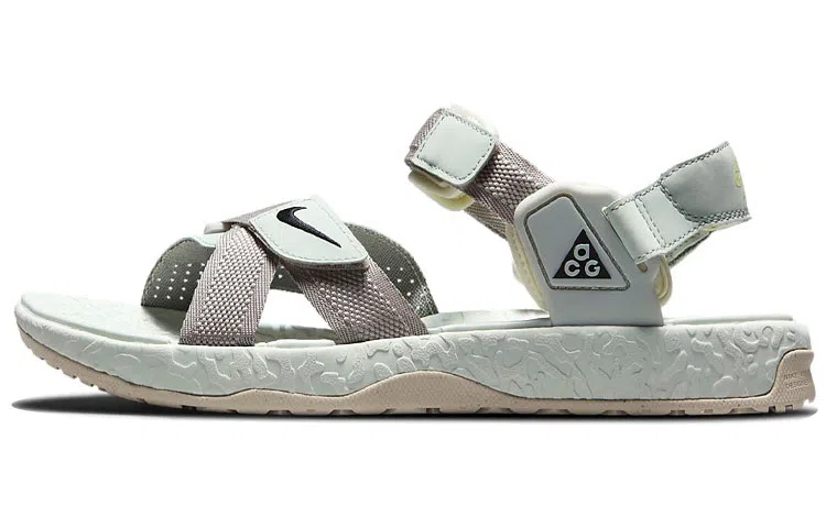 Nike ACG Air Deschutz Ivory