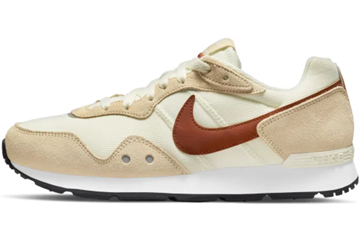Nike Venture Runner Beige