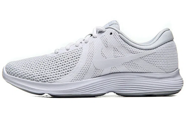 Nike REVOLUTION 4