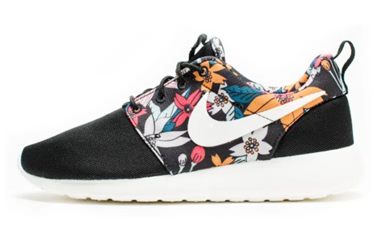 Nike Roshe Run Black White