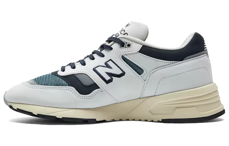 New Balance 1530 Grey