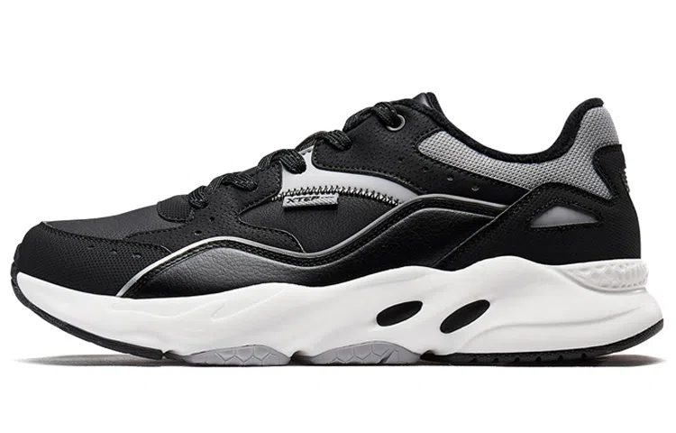 特步 革面保暖运动鞋 黑灰