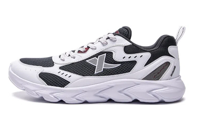 特步 网面透气耐磨 时尚低帮休闲运动鞋 黑白