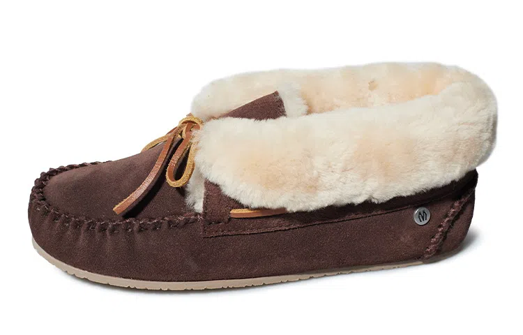 Minnetonka Lace-Up Round Toe Ankle Snow Boots Chocolate