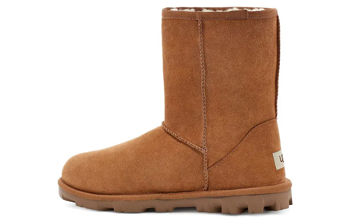 UGG Essential Short II Chestnut