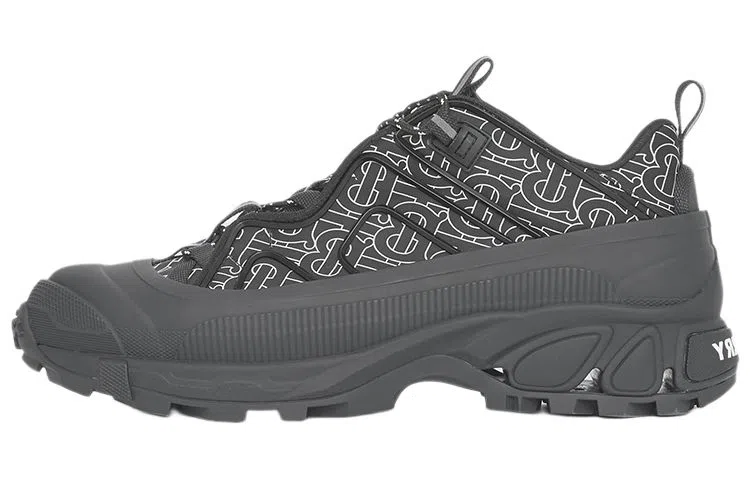 Burberry Arthur Black