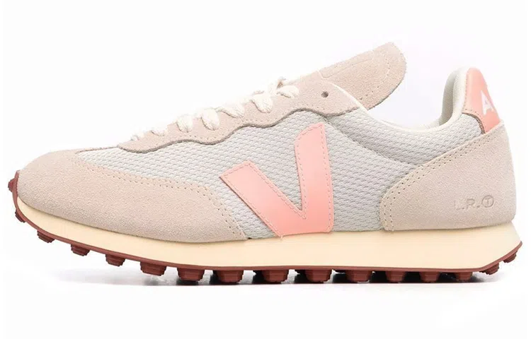 VEJA Logo Low Sneakers