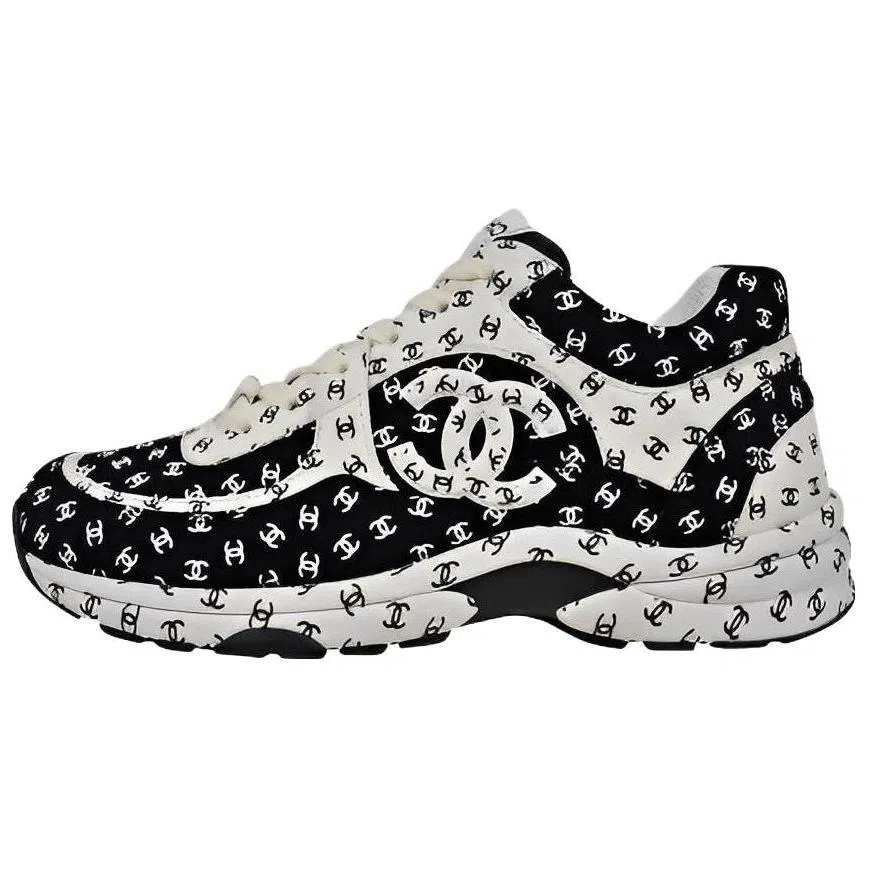 CHANEL Round Toe Low Lace-Up Sneakers Black