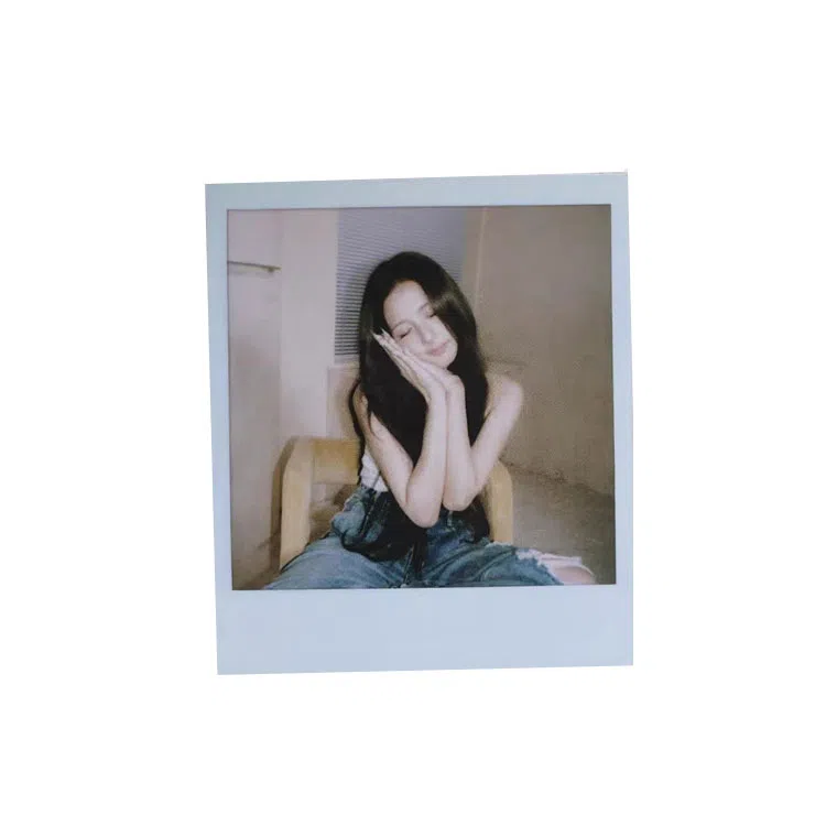 YG Entertainment Jisoo 1 AMORTAGE