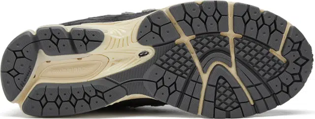 New Balance NB 2002R